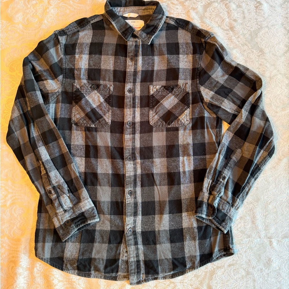 Men's Classic Flannel Black and Gray Plaid Shirt